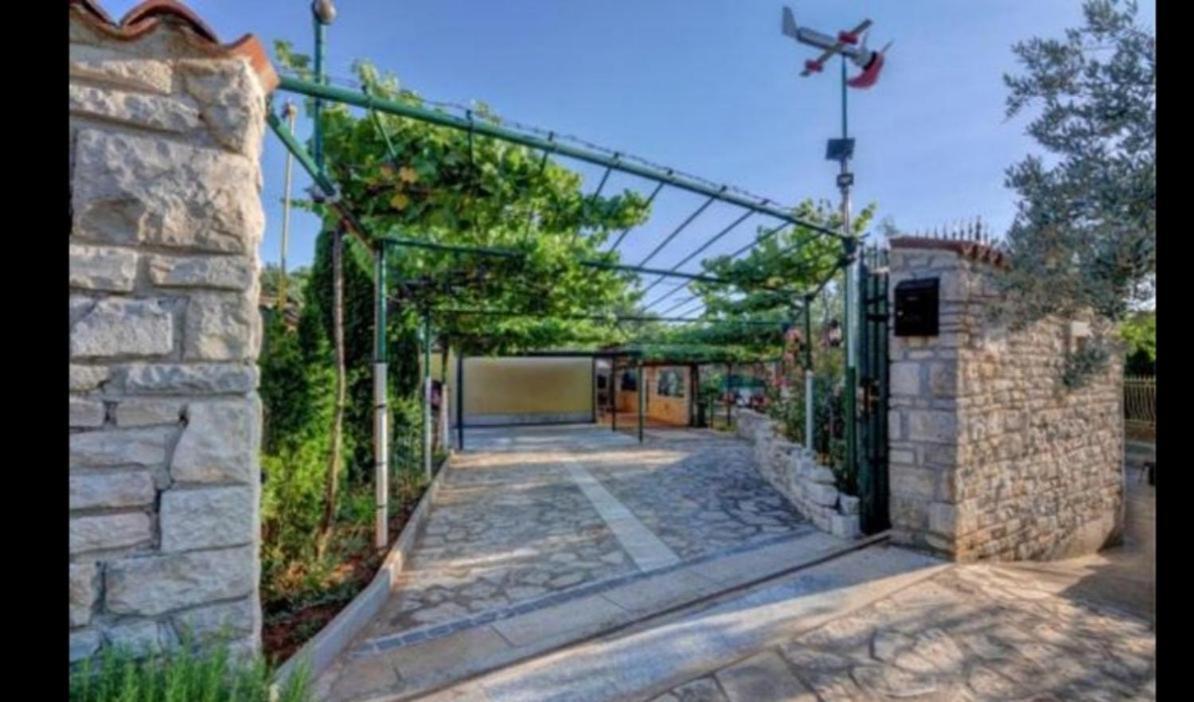 Mandulera Villa Peroj Dış mekan fotoğraf